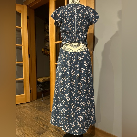 Ali & Jay blue floral open back dress, size medium - Picture 10 of 11